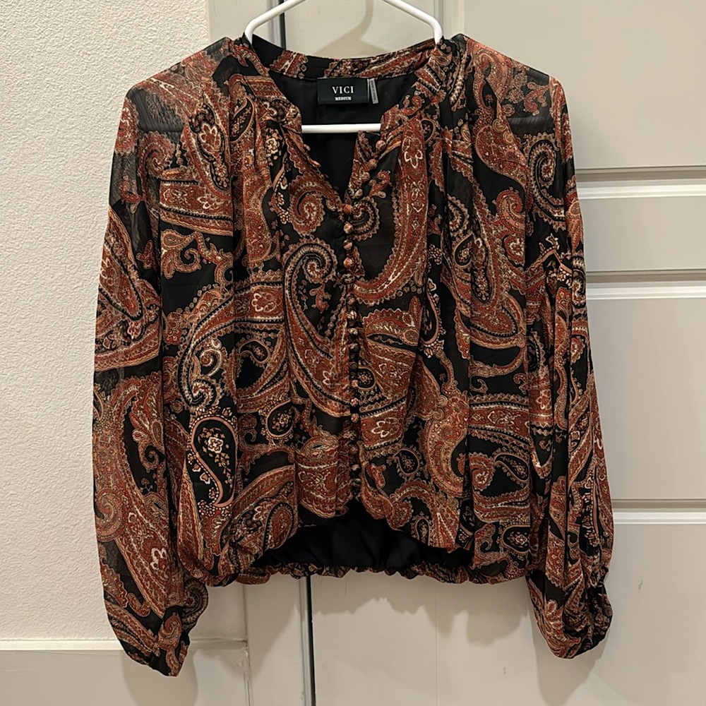 VICI COLLECTION | LONG SLEEVE CROP